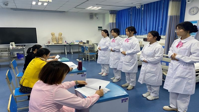 根据公司类型和当地政策，创业者需准备以下材料：
