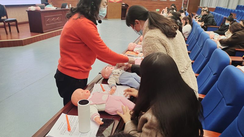 婴儿游泳水温与季节关系